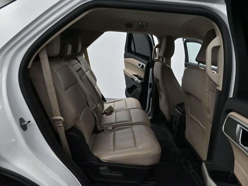 Used 2023 Ford Explorer XLT w/ Equipment Group 202A AWD/4WD image 33