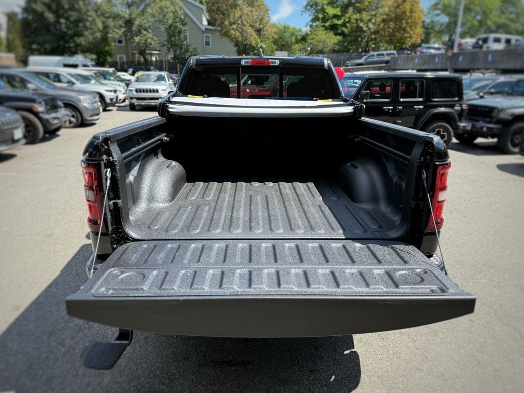New 2026 RAM 1500 Express AWD/4WD image 31