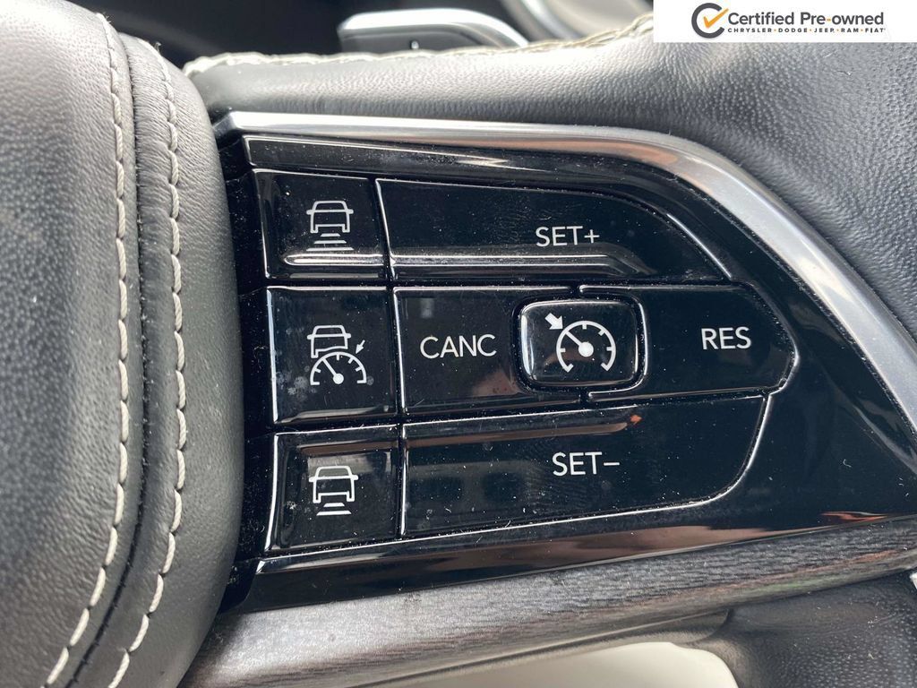 Used 2021 Jeep Grand Cherokee L Overland w/ Luxury Tech Group IV AWD/4WD image 32
