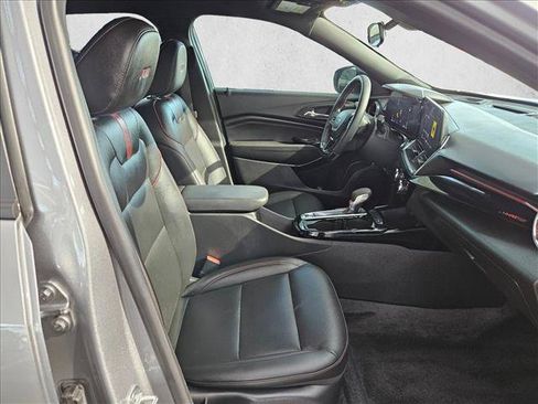 Used 2025 Chevrolet Trax RS w/ Driver Confidence Package FWD image 18