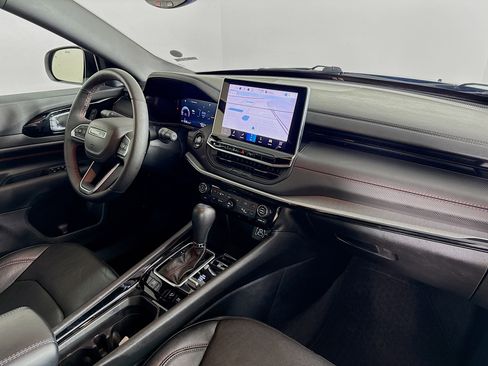 Used 2025 Jeep Compass Trailhawk w/ Trailhawk Elite Group image 35