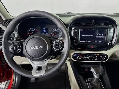 Used 2022 Kia Soul LX FWD image 10