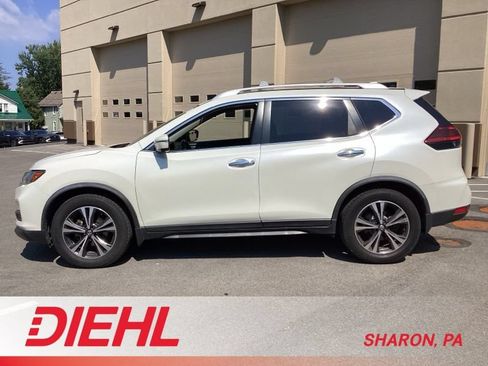 Used 2019 Nissan Rogue SV w/ Premium Package FWD image 4