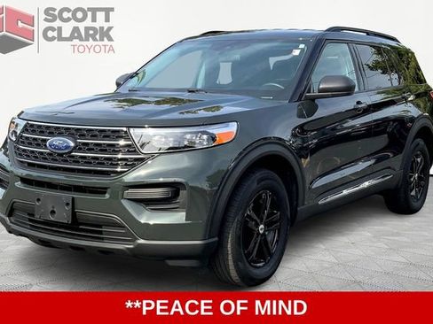 Used 2022 Ford Explorer XLT image 3
