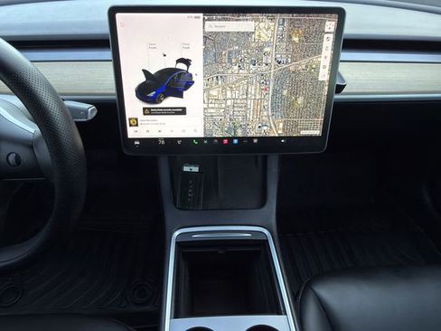 Used 2021 Tesla Model 3 Standard Range Plus image 12