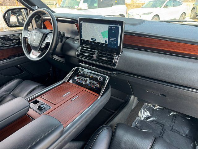 Used 2022 Lincoln Navigator L Reserve AWD/4WD image 23