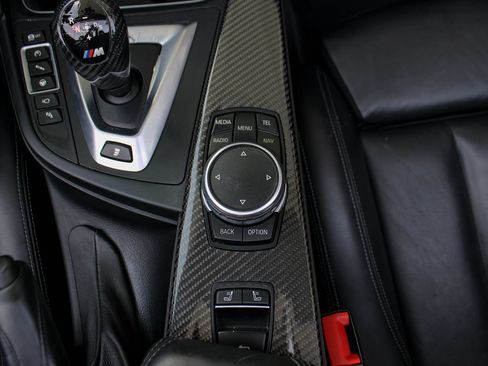 Used 2015 BMW M4 Convertible image 36