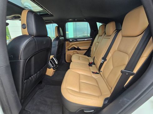 Used 2016 Porsche Cayenne AWD/4WD image 14