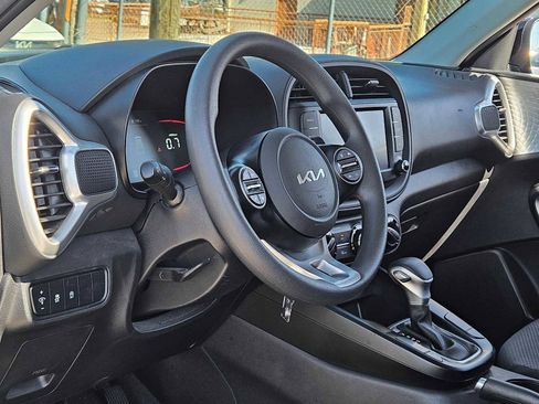 Certified 2023 Kia Soul LX image 2