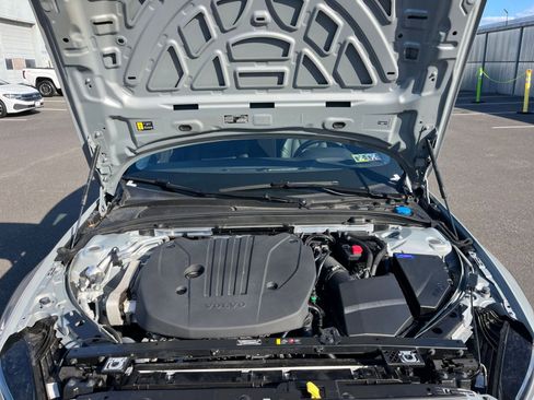 Used 2025 Volvo V60 B5 Cross Country Plus image 32