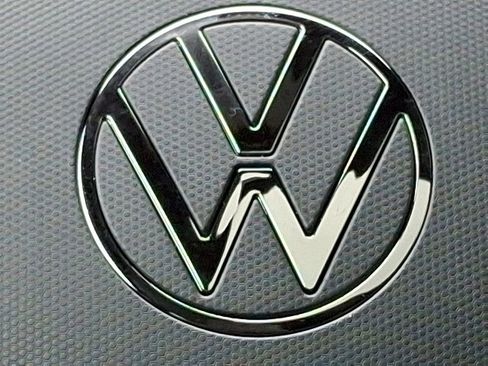 New 2025 Volkswagen GTI SE FWD image 20