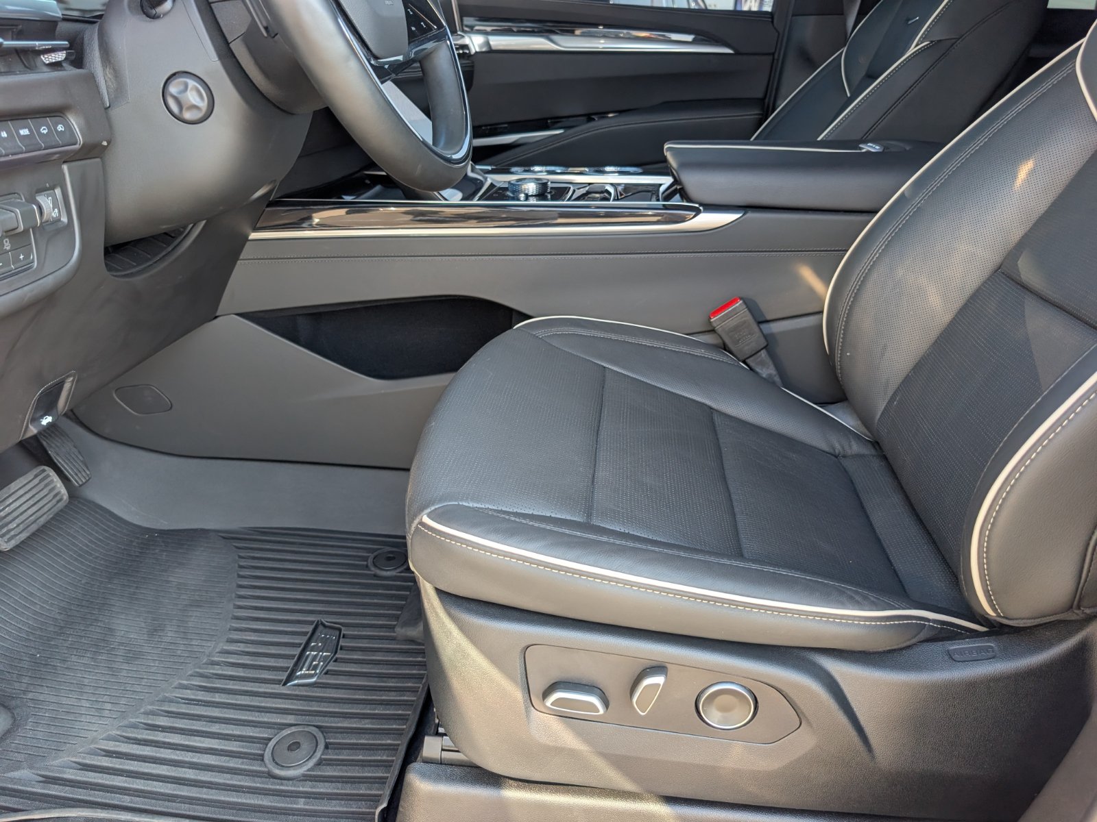 Used 2026 Cadillac Escalade Sport w/ Touring Package AWD/4WD image 11