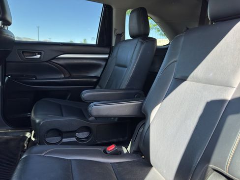 Used 2019 Toyota Highlander XLE AWD/4WD image 10