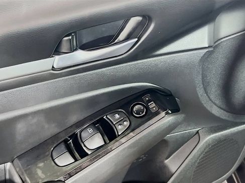 Used 2023 Nissan Altima 2.5 SV FWD image 18
