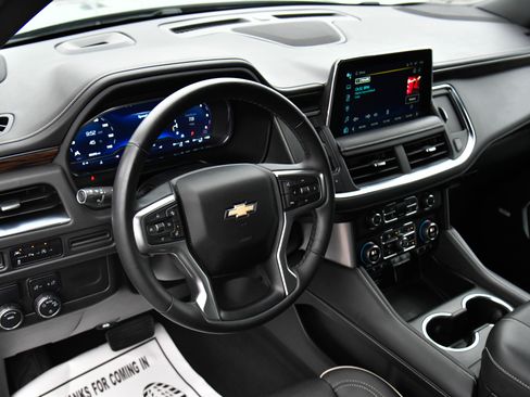 Used 2023 Chevrolet Suburban Premier image 16