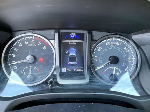 Used 2023 Toyota Tacoma TRD Sport image 12