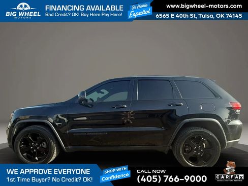 Used 2019 Jeep Grand Cherokee Laredo RWD image 2