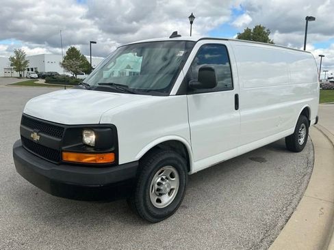 Used 2017 Chevrolet Express 2500 Extended RWD image 3