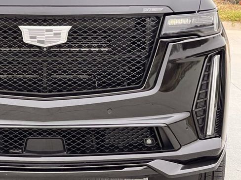 Used 2024 Cadillac Escalade V w/ LPO, ONYX Package image 12