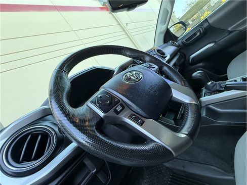 Used 2016 Toyota Tacoma SR5 w/ SR5 Appearance Package (SN) image 20