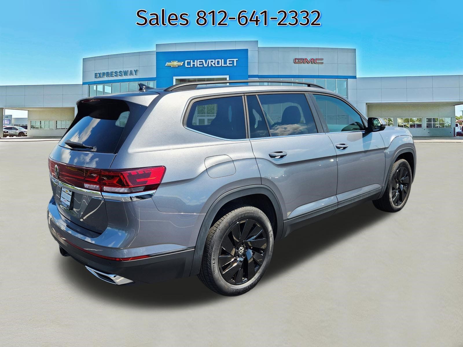 Used 2024 Volkswagen Atlas SE w/ Panoramic Sunroof Package FWD image 7