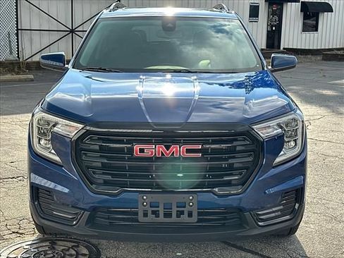 Certified 2022 GMC Terrain SLE w/ Driver Convenience Package FWD image 4