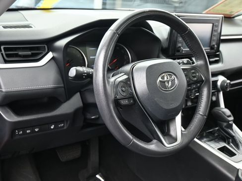 Used 2020 Toyota RAV4 XLE w/ Convenience Package image 15