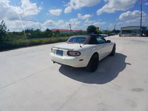 Used 2006 MAZDA MX-5 Miata Sport RWD image 5