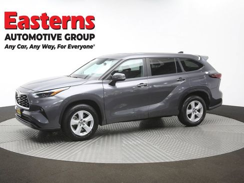 Used 2024 Toyota Highlander LE FWD image 58