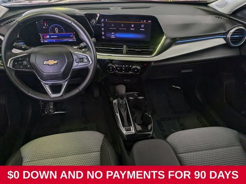 Used 2025 Chevrolet Trax LT w/ LT Convenience Package FWD image 31