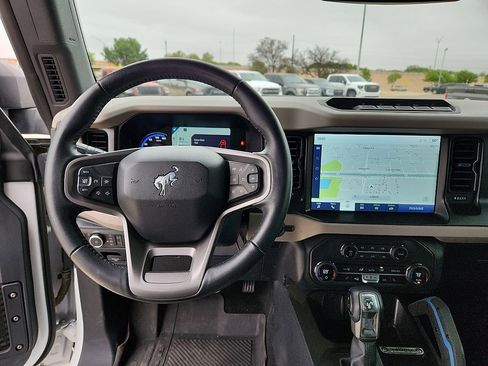 Used 2023 Ford Bronco Wildtrak image 6