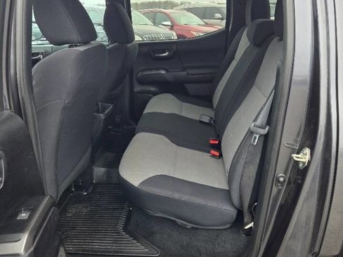 Used 2020 Toyota Tacoma TRD Off-Road w/ Technology Package image 20