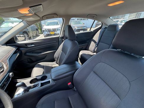 Used 2025 Nissan Altima 2.5 SV FWD image 23