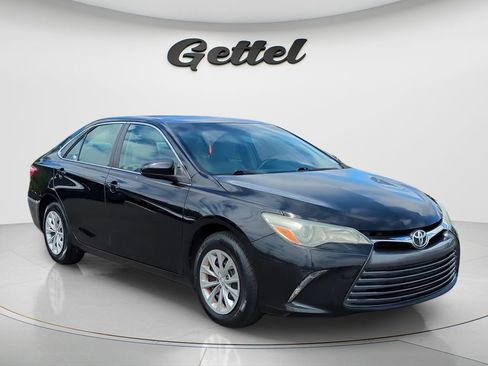 Used 2015 Toyota Camry LE image 1