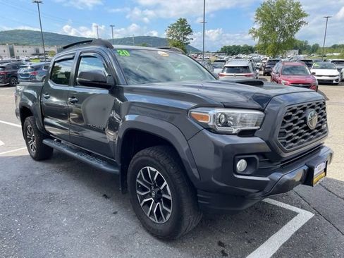 Used 2020 Toyota Tacoma TRD Sport AWD/4WD image 6