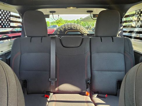 Used 2022 Jeep Wrangler Unlimited Rubicon w/ Steel Bumper Group AWD/4WD image 30