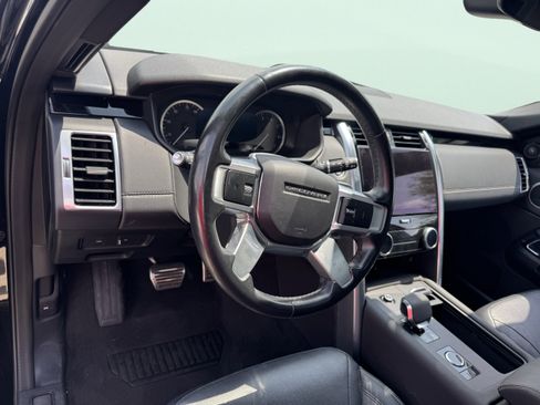 Used 2023 Land Rover Discovery S R-Dynamic image 8