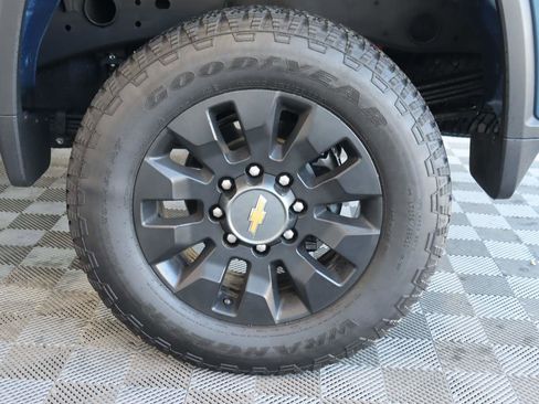 Used 2025 Chevrolet Silverado 2500 Custom w/ Custom Value Package image 19