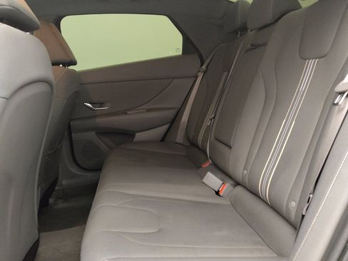 Used 2024 Hyundai Elantra SEL w/ Convenience Package image 18