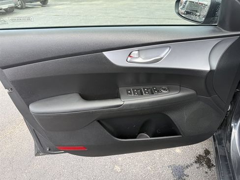 Used 2024 Kia Forte LXS FWD image 9