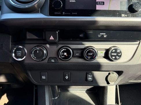 Used 2017 Toyota Tacoma TRD Off-Road w/ Tow Package (A/T) image 14