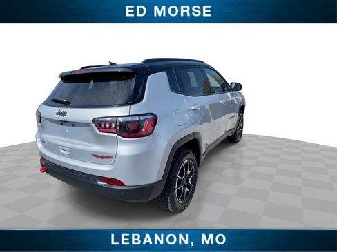 Used 2026 Jeep Compass Trailhawk AWD/4WD image 8