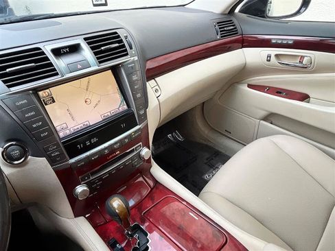 Used 2011 Lexus LS 460 w/ Comfort Pkg RWD image 11