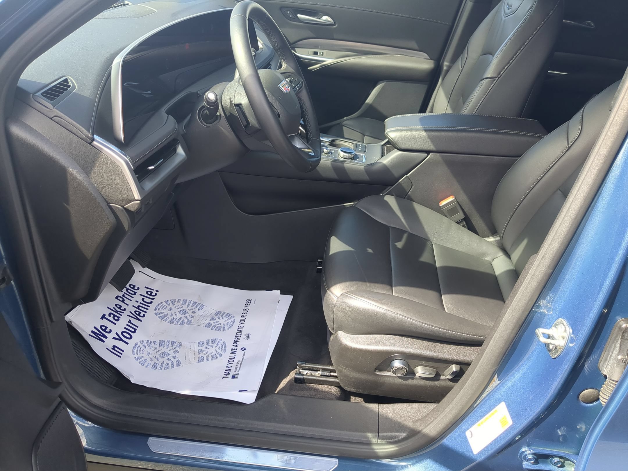 Certified 2025 Cadillac XT4 Premium Luxury AWD/4WD image 18