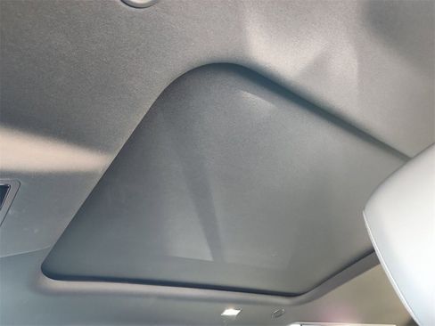 Used 2025 Land Rover Defender 110 S image 21