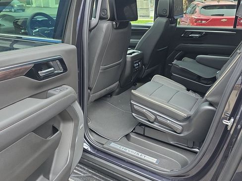 New 2025 Chevrolet Suburban Premier image 23