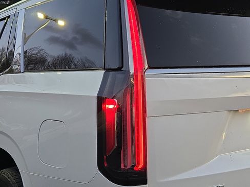 Used 2023 Cadillac Escalade Premium Luxury image 10