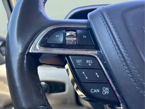 Used 2019 Lincoln Continental Reserve FWD image 14