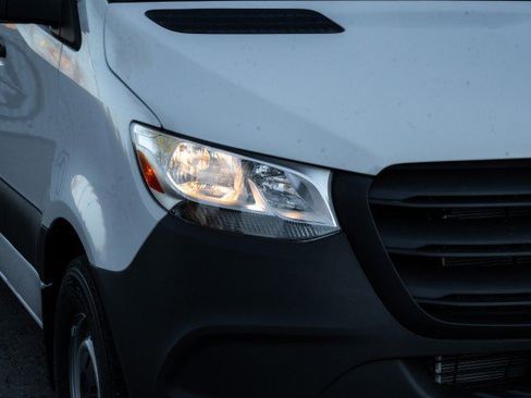 Used 2025 Mercedes-Benz Sprinter 2500 image 9