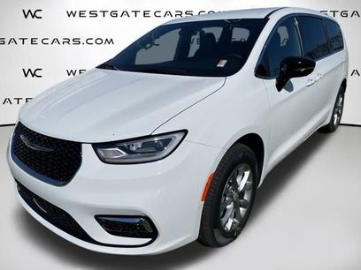 New 2026 Chrysler Pacifica Select